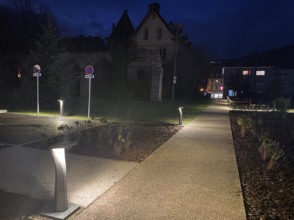 Cheminement piéton éclairé à Munster par des éclairages installés par SOGECA